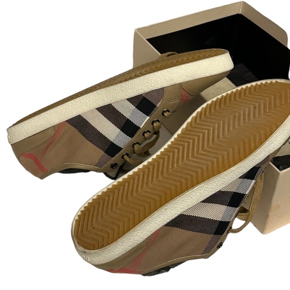 {Burberry} Low top Leather and Canvas Sneakers New with box - Picture 6 of 8